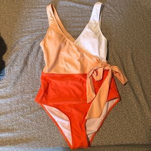 🚫 SOLD 🚫 CUPSHE One piece color block swimsuit